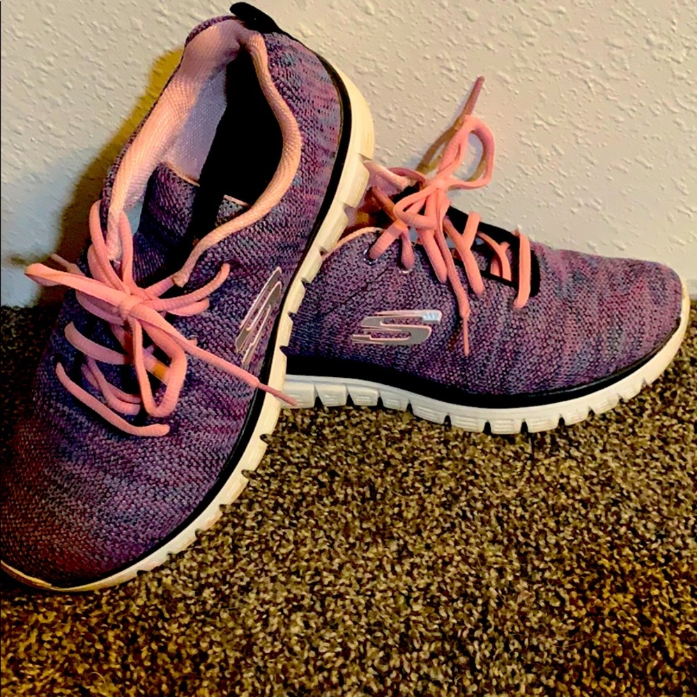 Like new only warn twice Pink sketchers